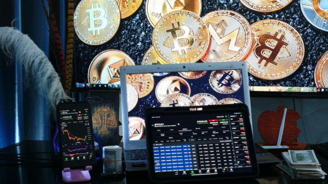 Bitcoin, Ethereum, Dogecoin schieten omhoog, ontkoppelen van Amerikaanse aandelen - Zijn sancties, oorlog de aanleiding voor de opkomst van crypto?