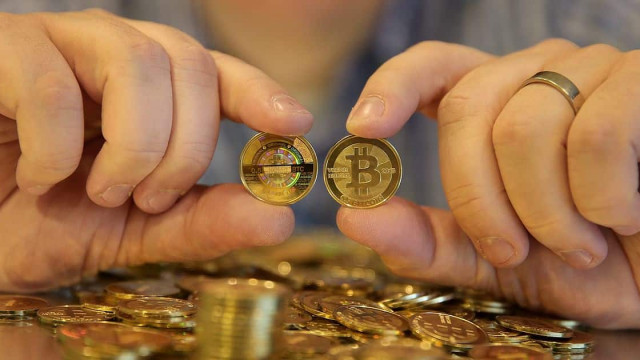 Is Warren Buffett eindelijk een Bitcoin (BTC) houder? Zijn laatste investering suggereert So