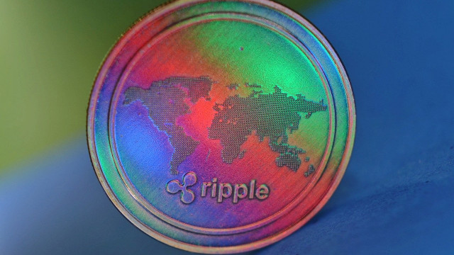 XRP, Avalanche, WAVES Prijsanalyse: 16 februari
